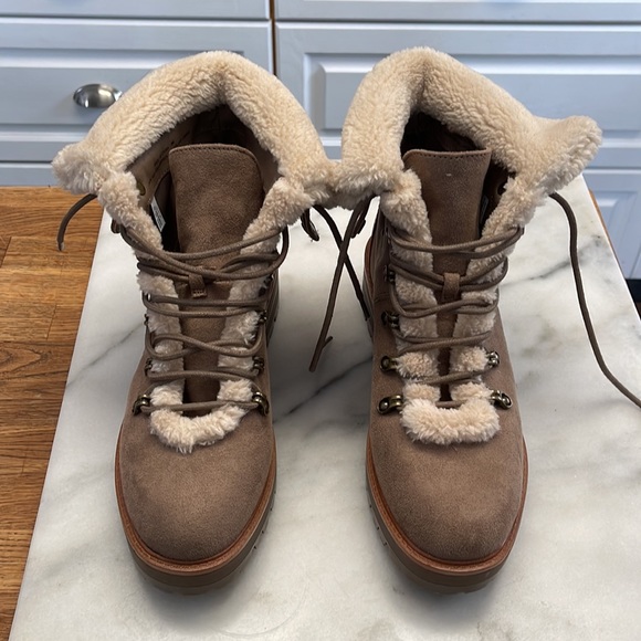 American Eagle tan combat boots with faux fur trim - Picture 3 of 4